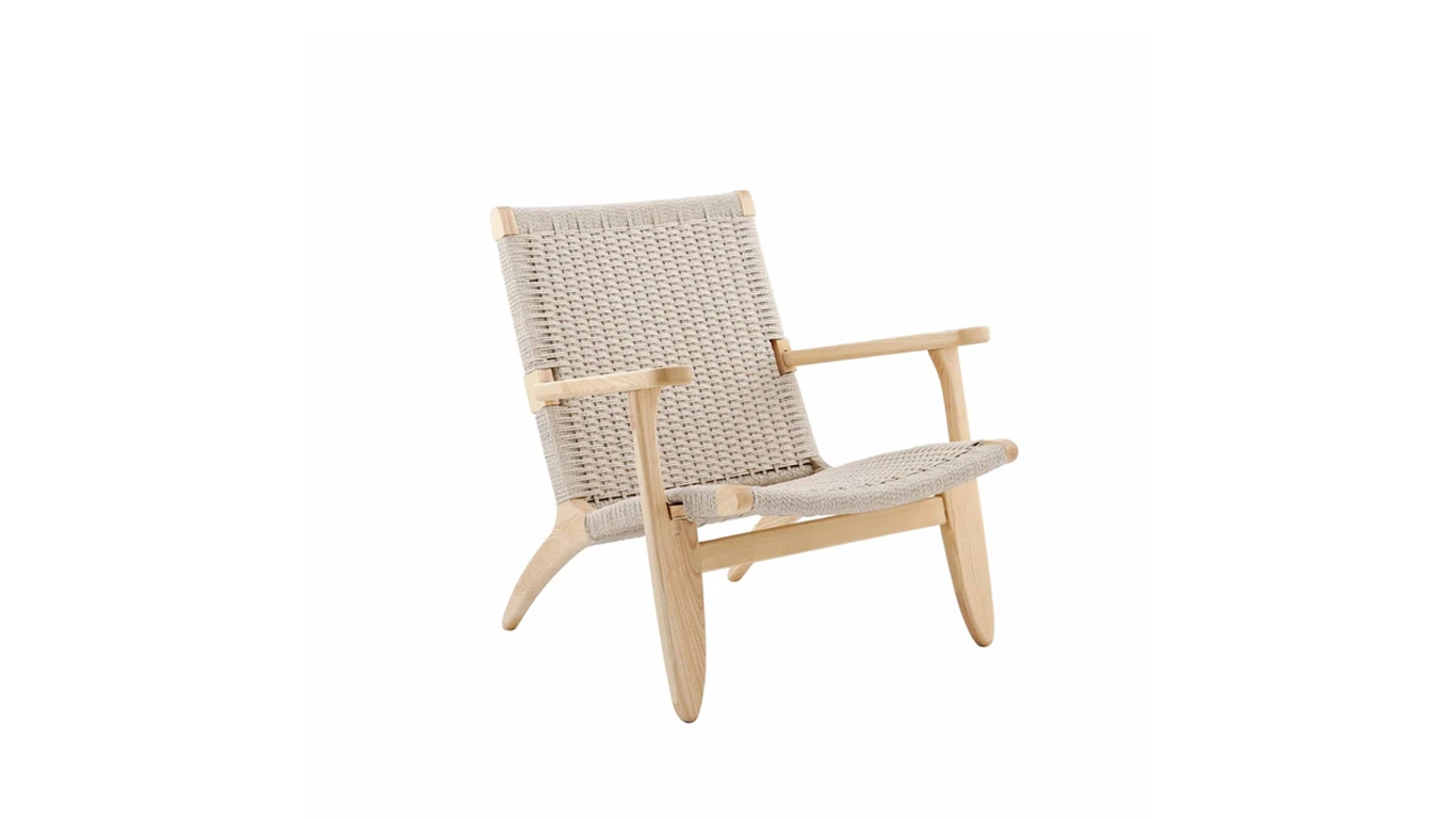 Thiết kế ghế gỗ 284 được lấy cảm hứng cảm hứng từ ghế bành cổ điển